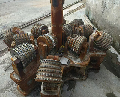 直徑3米、深208米通風(fēng)井完美貫通 直徑3米、深208米通風(fēng)井完美貫通